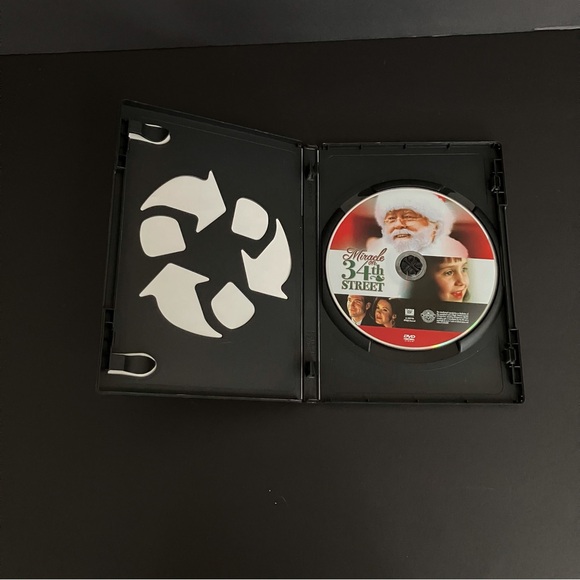 DVD Miracle on 34th Street Christmas DVD movie holiday season - Picture 6 of 6